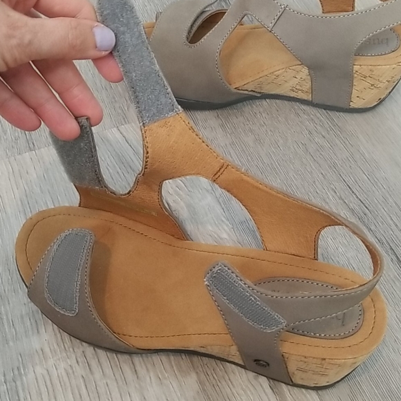 BUSSOLA 6.5 Taupe Wedge Noella Sandals - Picture 7 of 13